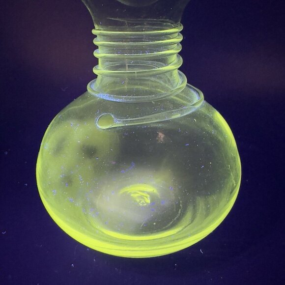 Blenko Hand Blown Glass Vase Clear Spiral Manganese 365nm Green UV Glow Vase VTG - Picture 4 of 16